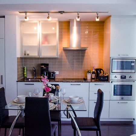 Royal Stays Condominiums - Upscale Downtown Suites โตรอนโต ภายนอก รูปภาพ