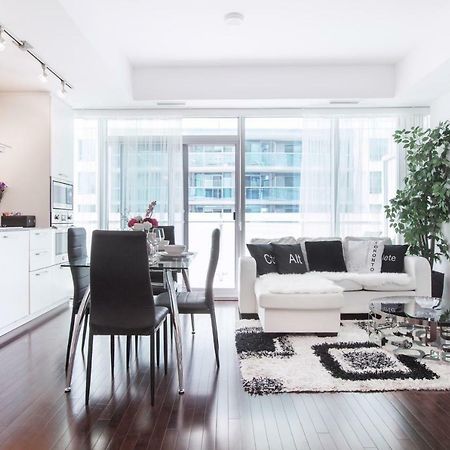 Royal Stays Condominiums - Upscale Downtown Suites โตรอนโต ภายนอก รูปภาพ