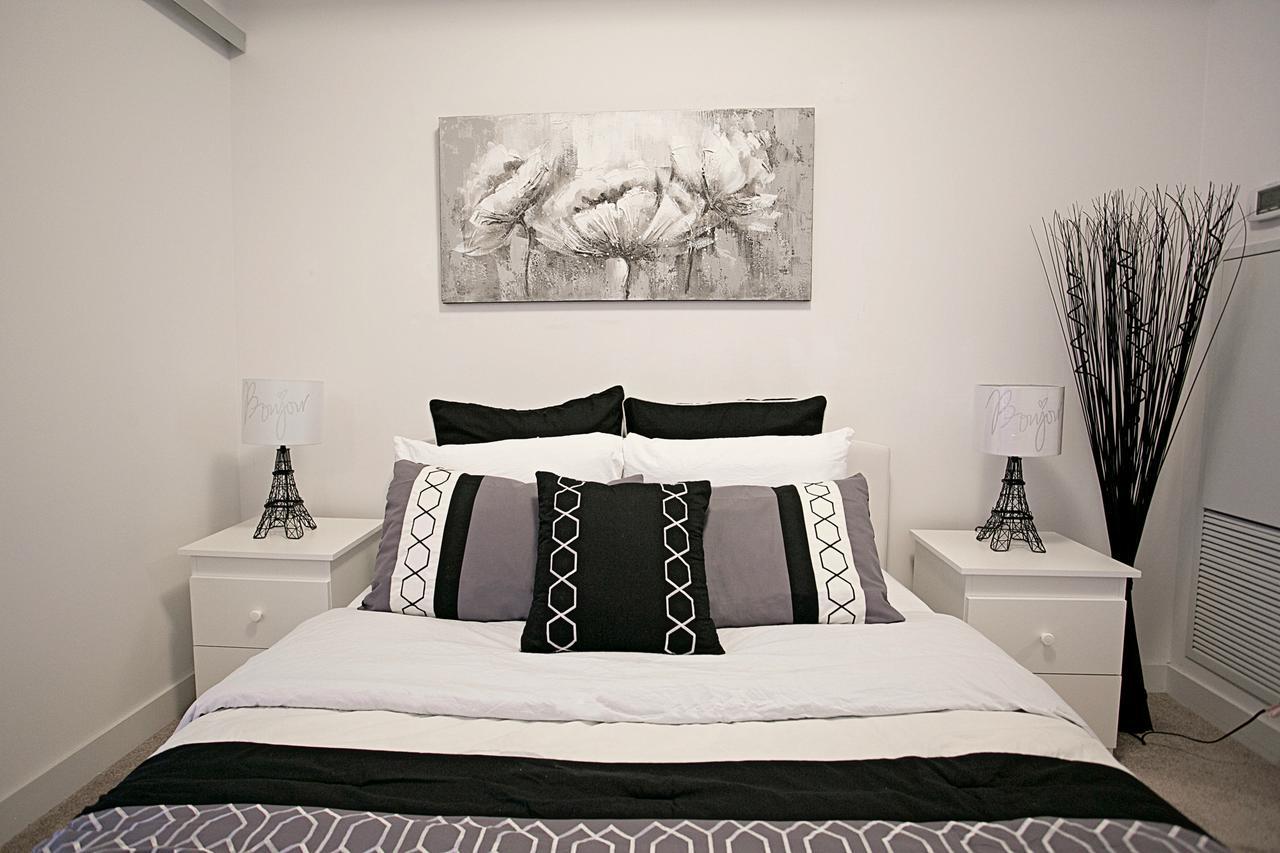 Royal Stays Condominiums - Upscale Downtown Suites โตรอนโต ภายนอก รูปภาพ