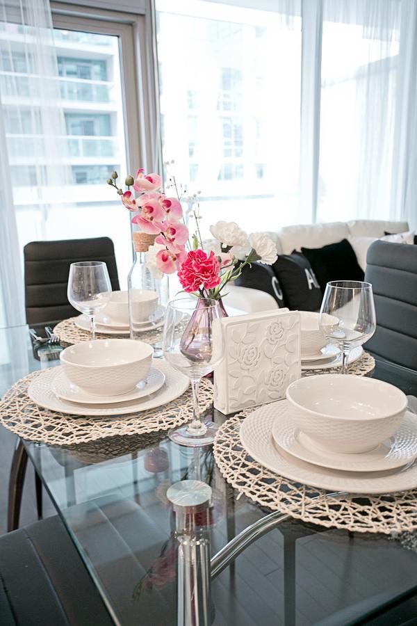 Royal Stays Condominiums - Upscale Downtown Suites โตรอนโต ภายนอก รูปภาพ